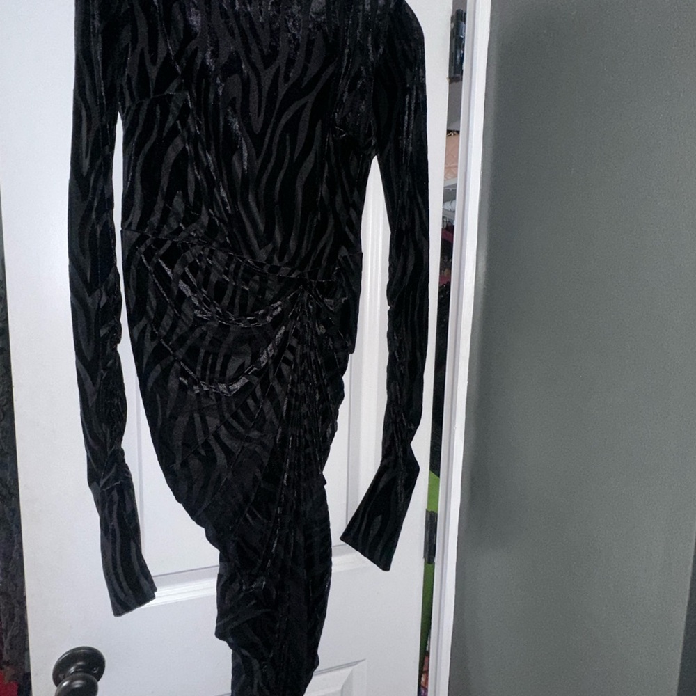 PrettyLittleThing Textured Velvet Long Sleeve Bodycon Dress Black